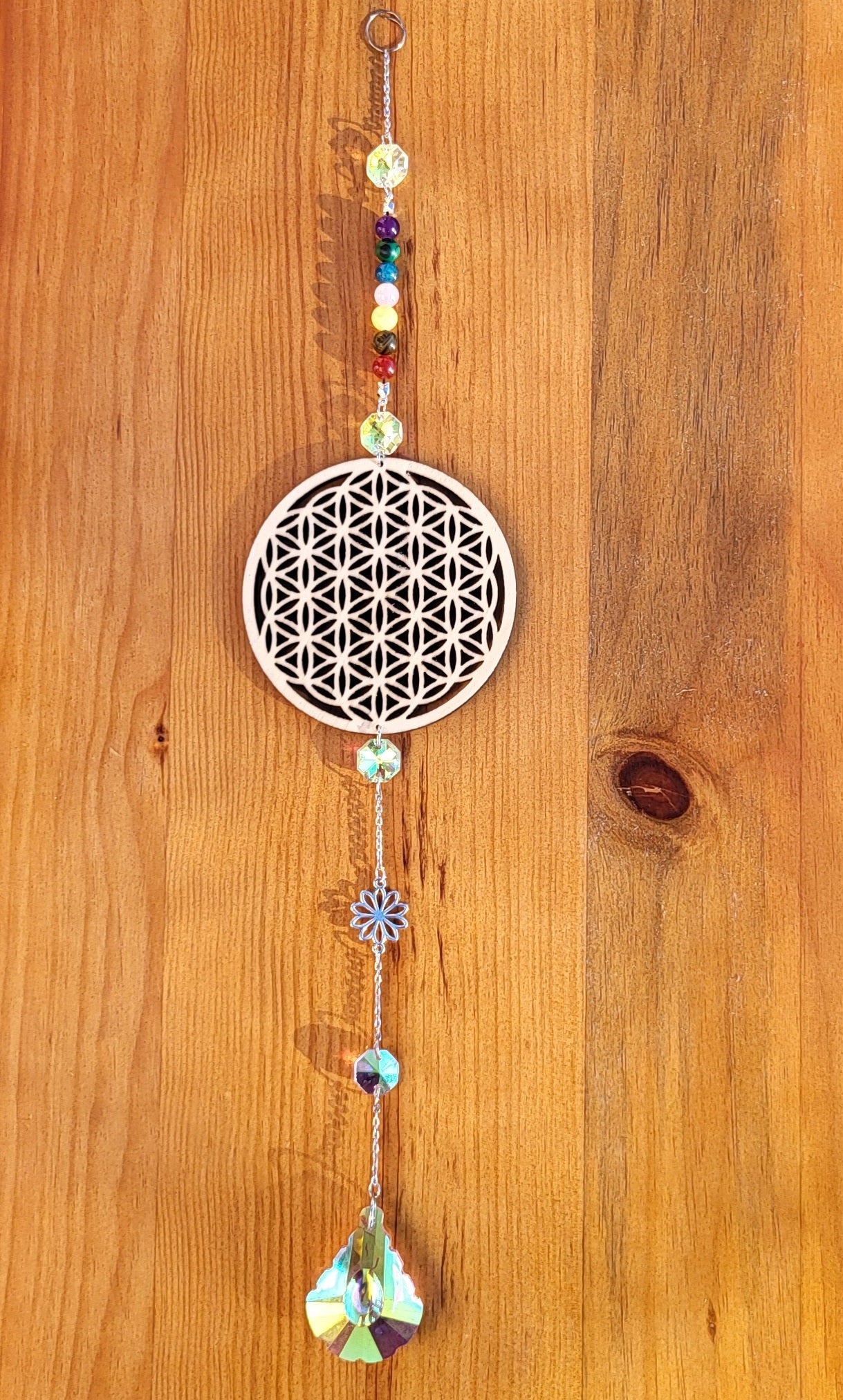 DÉCORATION SUNCATCHER 7 CHAKRAS EN PIERRES & FLEUR de VIE EN BOIS + MARGUERITE - ATTRAPE SOLEIL UNIQUE, ARTISANAL & ORIGINAL