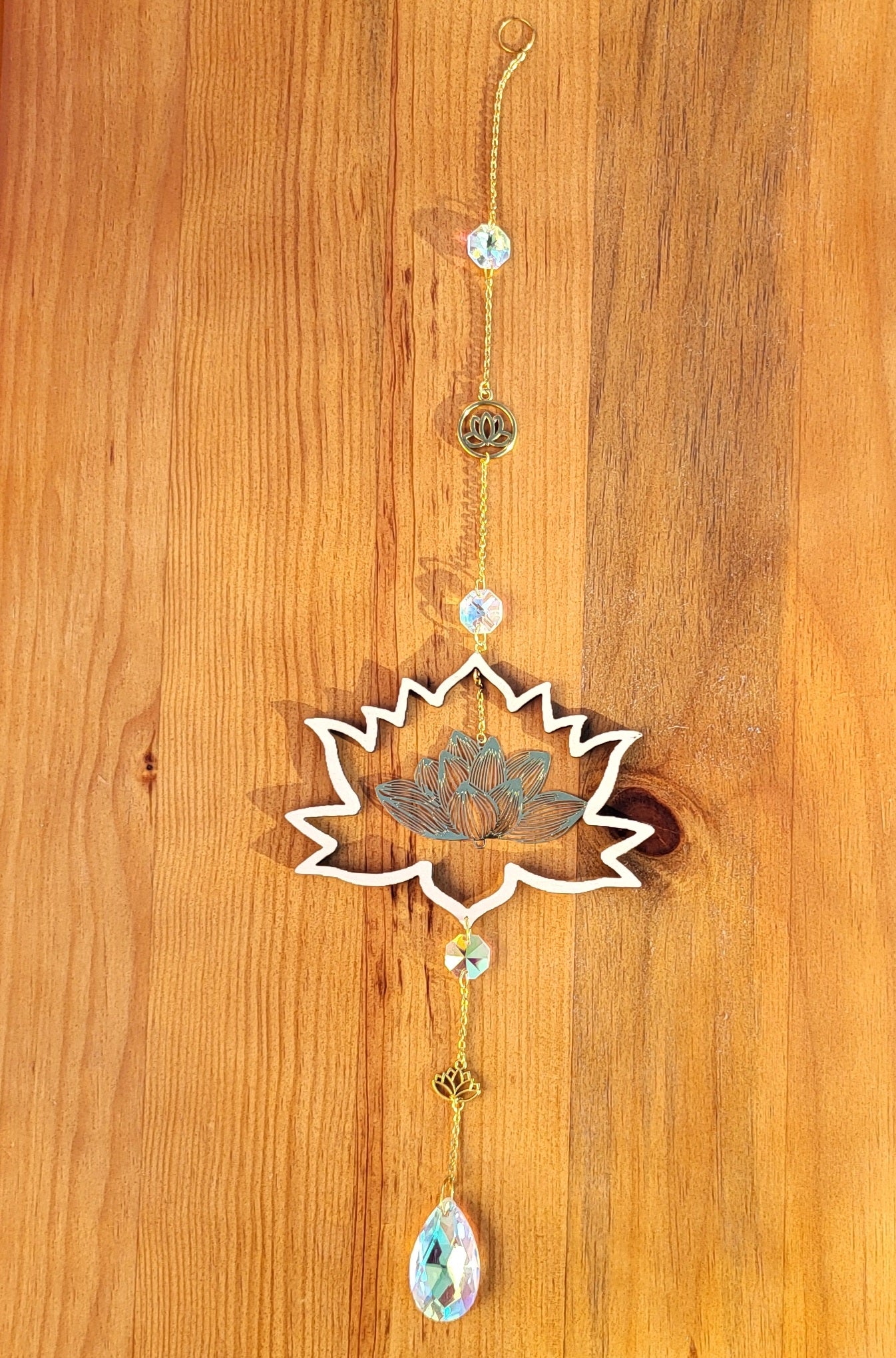 DÉCORATION SUNCATCHER EN BOIS + LOTUS EN MÉTAL DORÉ - ATTRAPE SOLEIL UNIQUE, ARTISANAL & ORIGINAL