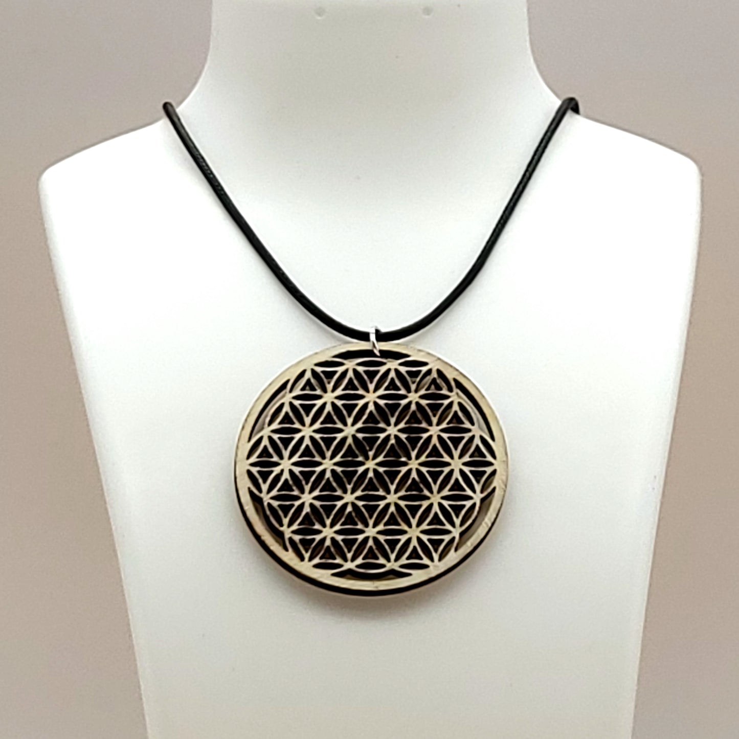 COLLIER + PENDENTIF SYMBOLE FLEUR DE VIE EN BOIS - BIJOU FANTAISIE UNIQUE, ORIGINAL & ARTISANAL