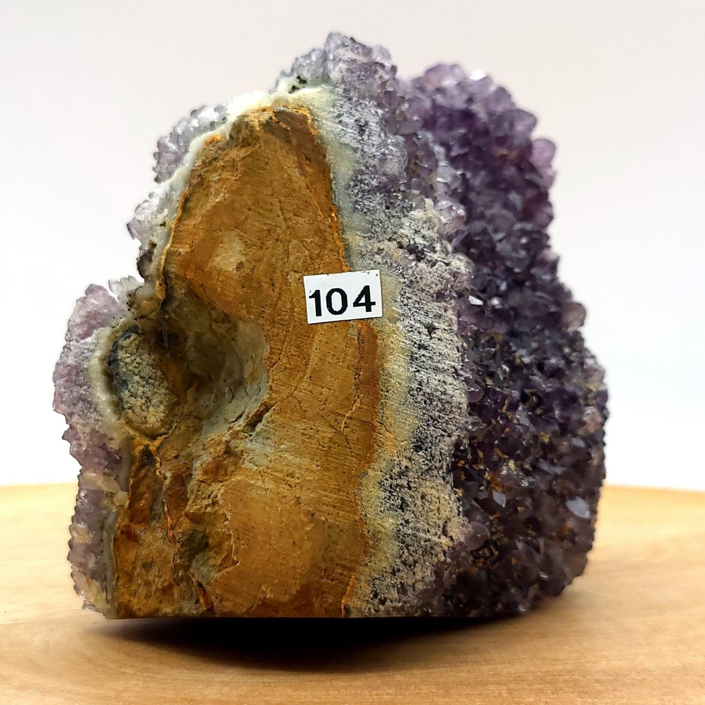 DEMI-GÉODE OU GRANDE DRUSE N°104 " TÊTE DE CHAT " EN CRISTAUX AMÉTHYSTE - PIERRE UNIQUE & ARTISANALE