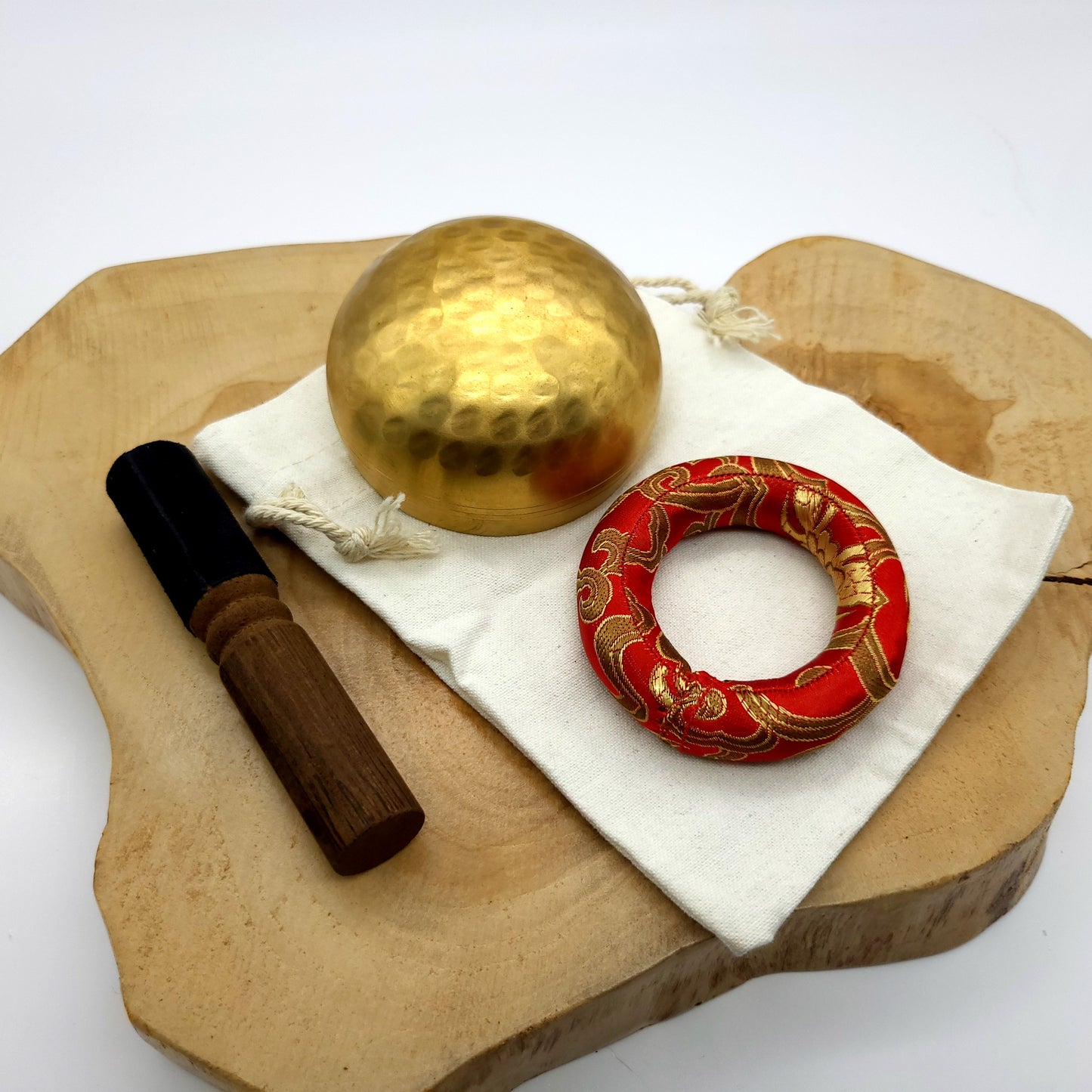 DIVERS PETITS BOLS CHANTANTS + BÂTONS & COUSSINS – UNIQUES, ARTISANAUX