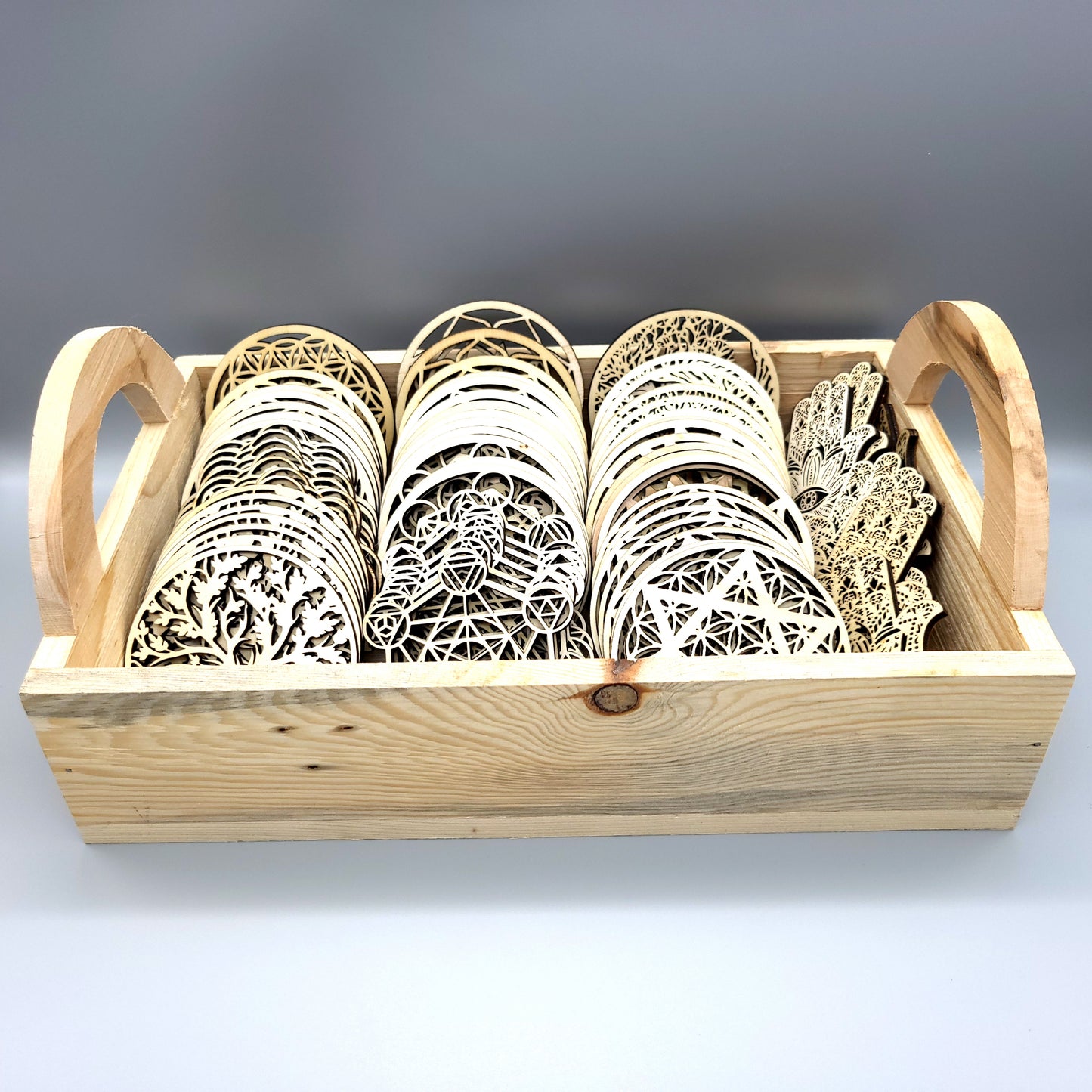 MAINS DE FATMA EN DESSOUS DE VERRES EN BOIS + STATIONS DE RECHARGE DE PIERRES - ARTISANAUX, UNIQUES & ORIGINAUX