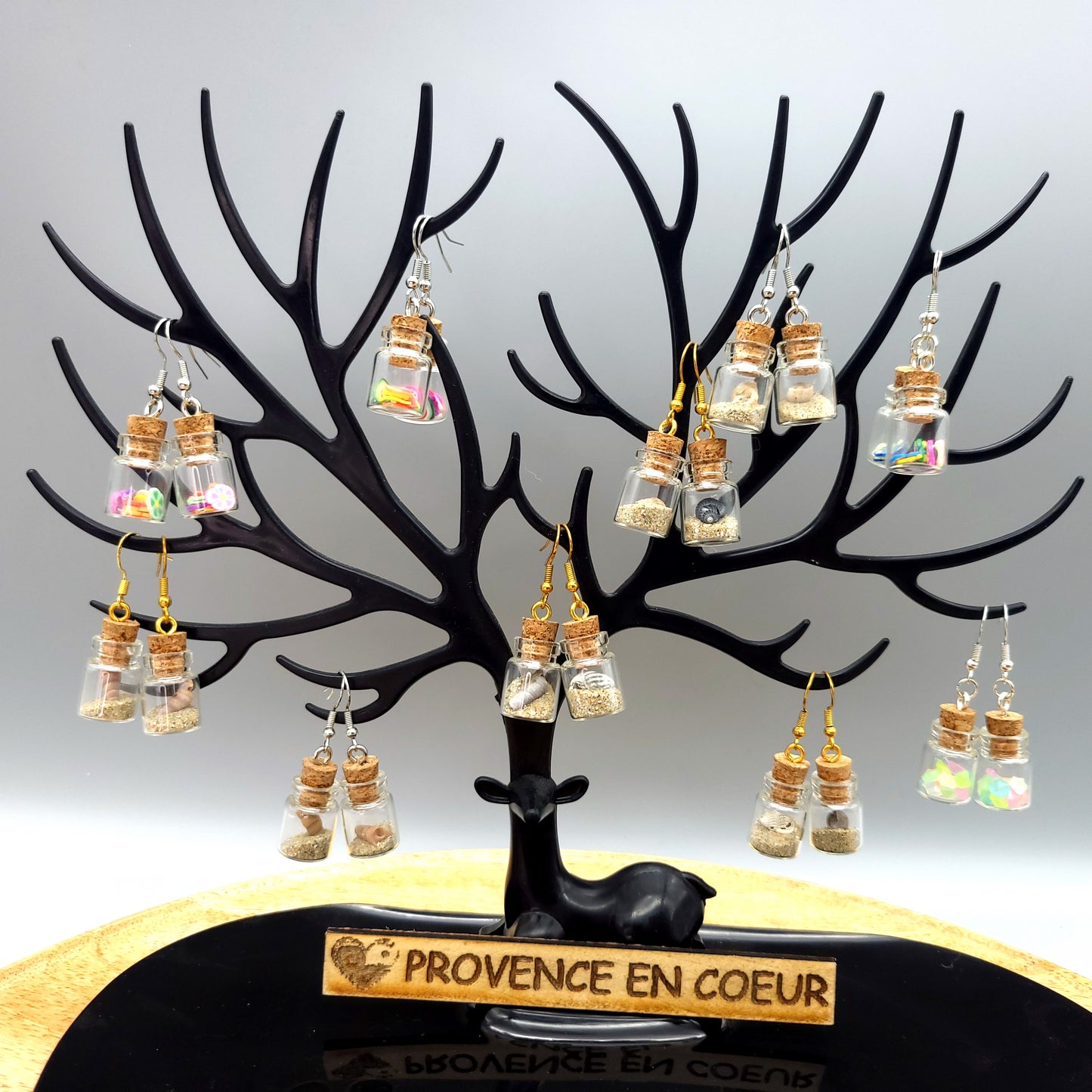 BOUCLES D'OREILLES MINI BOUTEILLES EN VERRE + SABLE & COQUILLAGES - BIJOUX FANTAISIES ORIGINAUX, UNIQUES & ARTISANAUX