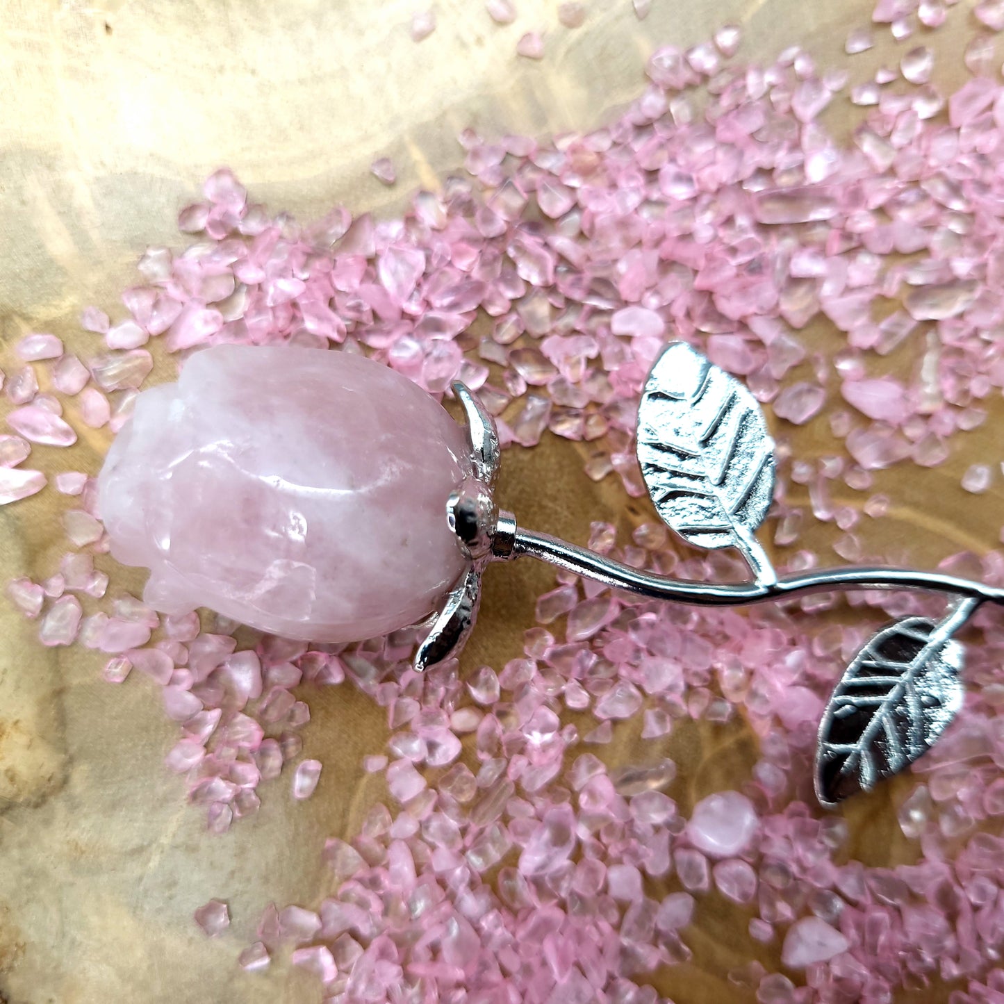 FLEURS " ROSES " SCULPTÉES EN PIERRES DE QUARTZ ROSE, FRAISE et BLANC – DÉCORATIONS ORIGINALES, UNIQUES & ARTISANALES