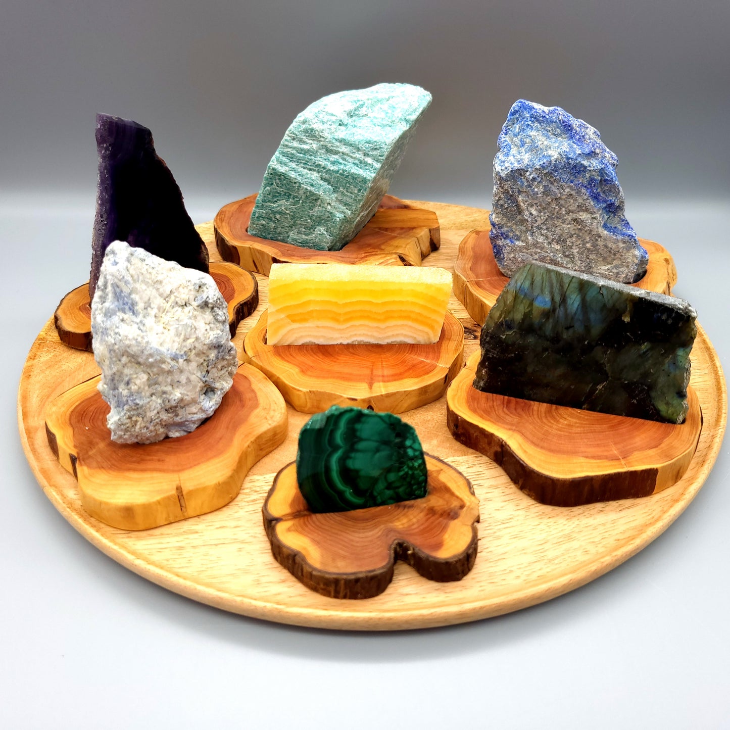 DÉCORATION TRANCHE DE PIERRE CALCITE JAUNE N°6 SUR SOCLE SCULPTÉ EN BOIS (CADE) – UNIQUE, ORIGINAL & ARTISANALE