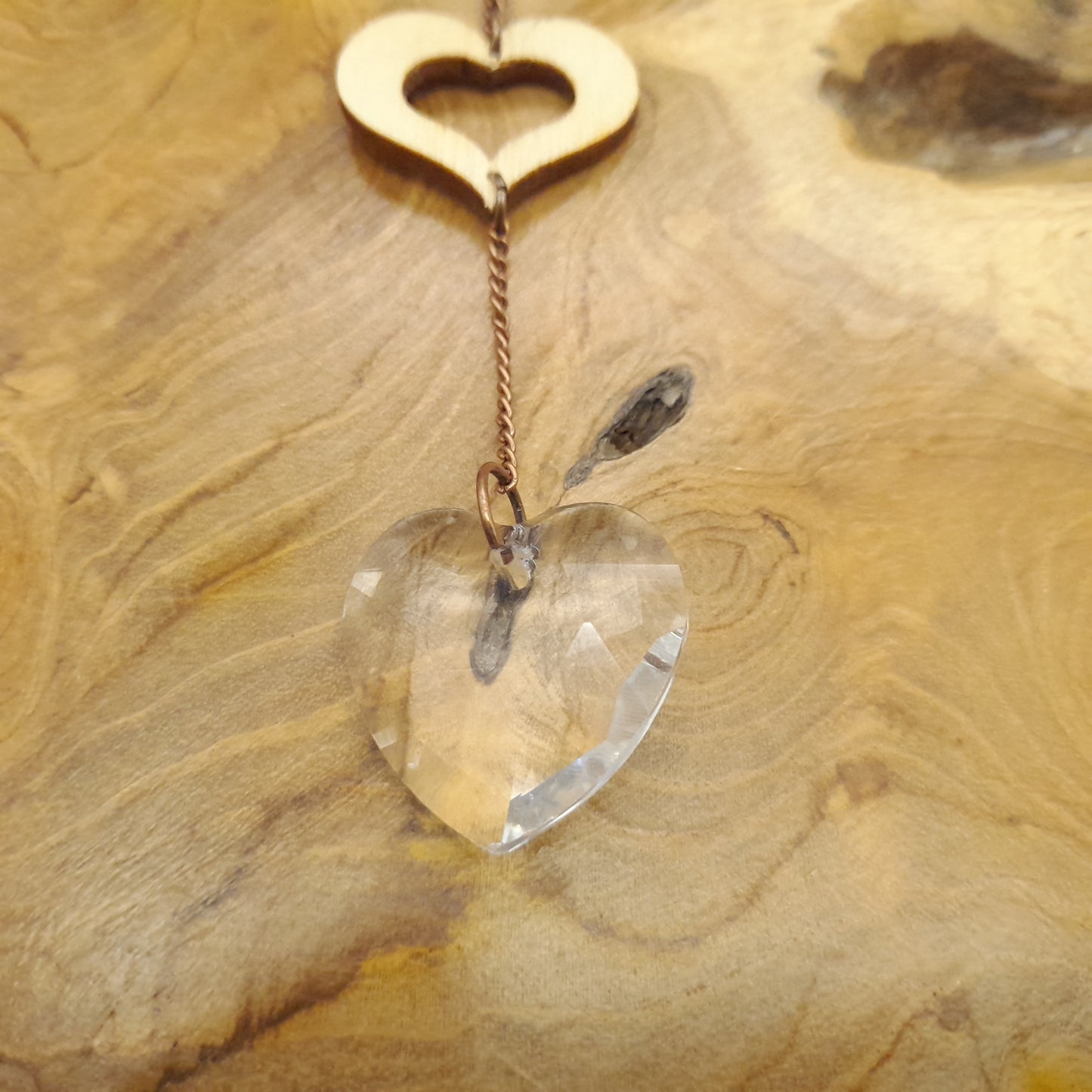 DÉCORATION SUNCATCHER COEUR ARBRE DE VIE EN PIERRE DE PÉRIDOT (vert) + COEURS EN BOIS - ATTRAPE SOLEIL UNIQUE, ARTISANAL & ORIGINAL