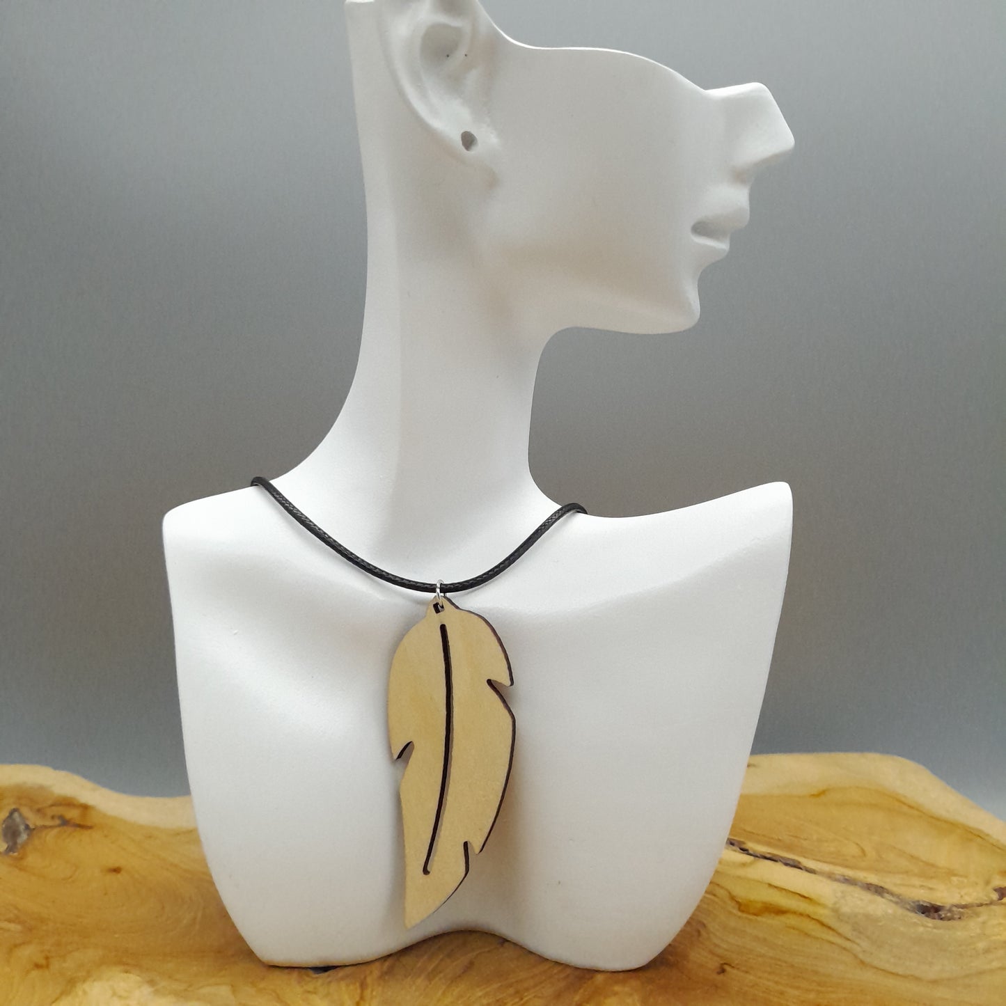 COLLIER + PENDENTIF PLUME EN BOIS - BIJOU FANTAISIE UNIQUE, ORIGINAL & ARTISANAL, 2 TAILLES AU CHOIX