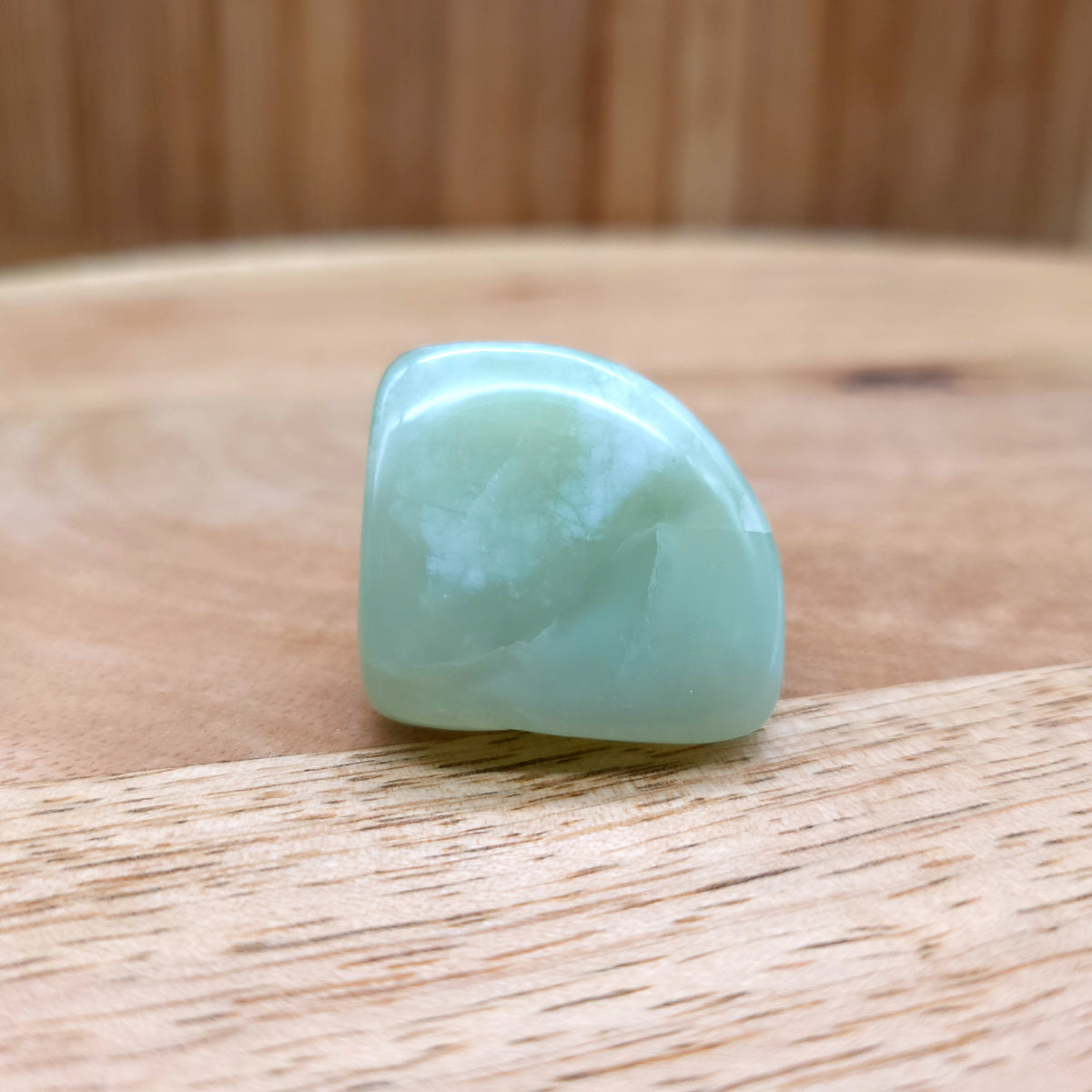 JADE DE CHINE EN PETITES PIERRES POLIES ET/OU BRUTES