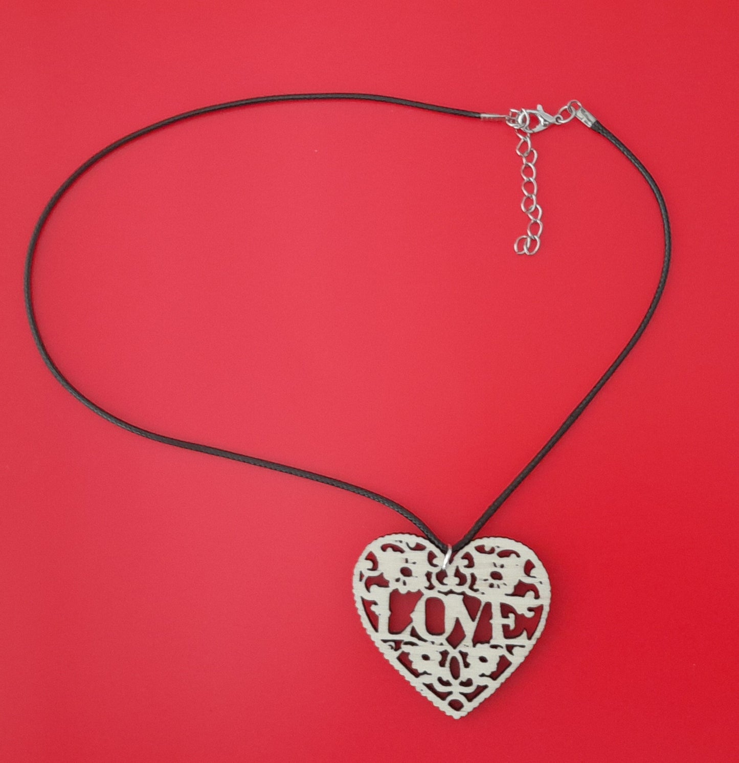 COLLIER + PENDENTIF " LOVE " CŒUR EN BOIS - BIJOU FANTAISIE UNIQUE, ORIGINAL & ARTISANAL