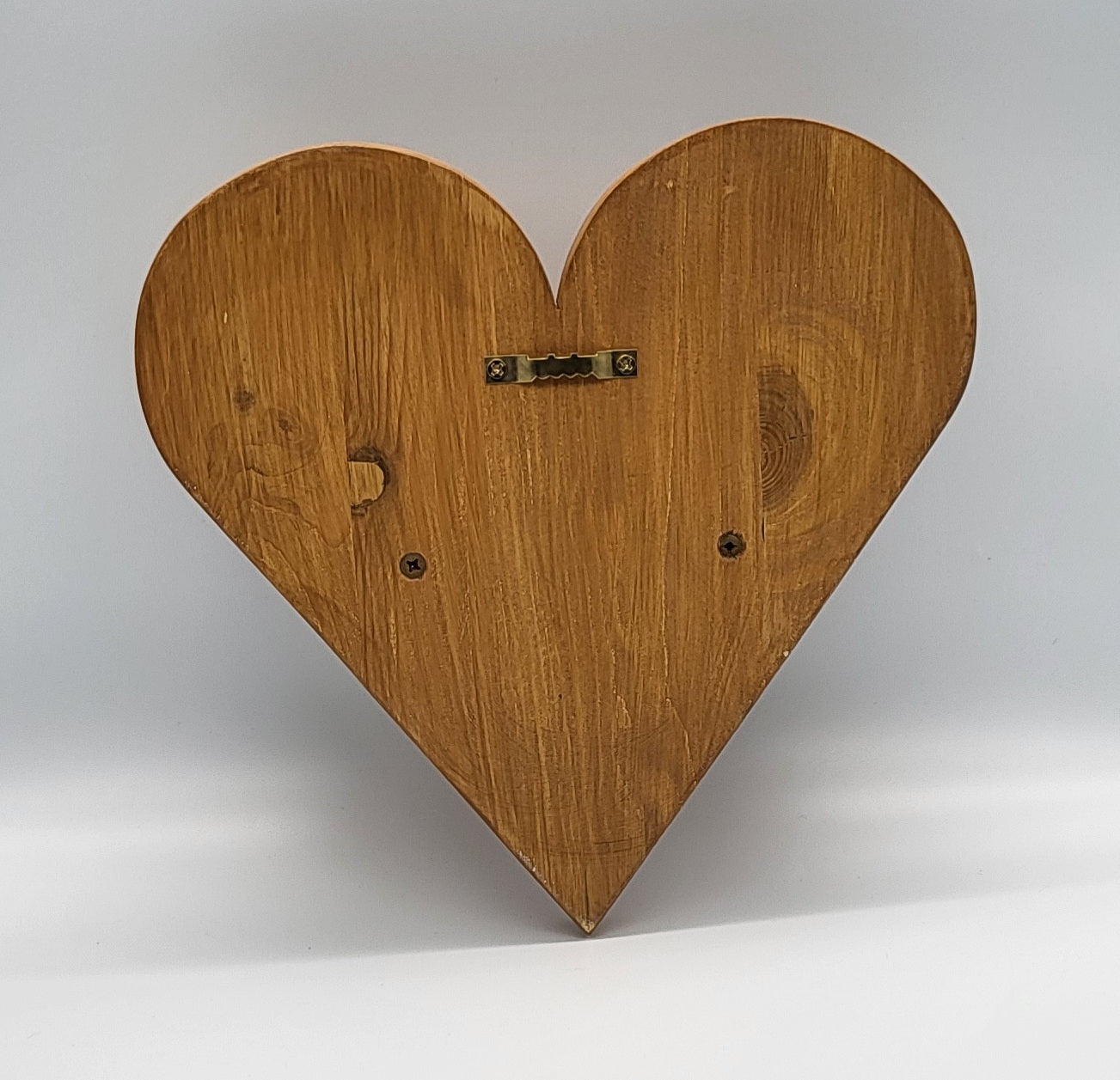ÉTAGÈRE MURALE COEUR EN BOIS AVEC ENVOL DE 3 COEURS - UNIQUE & ORIGINAL