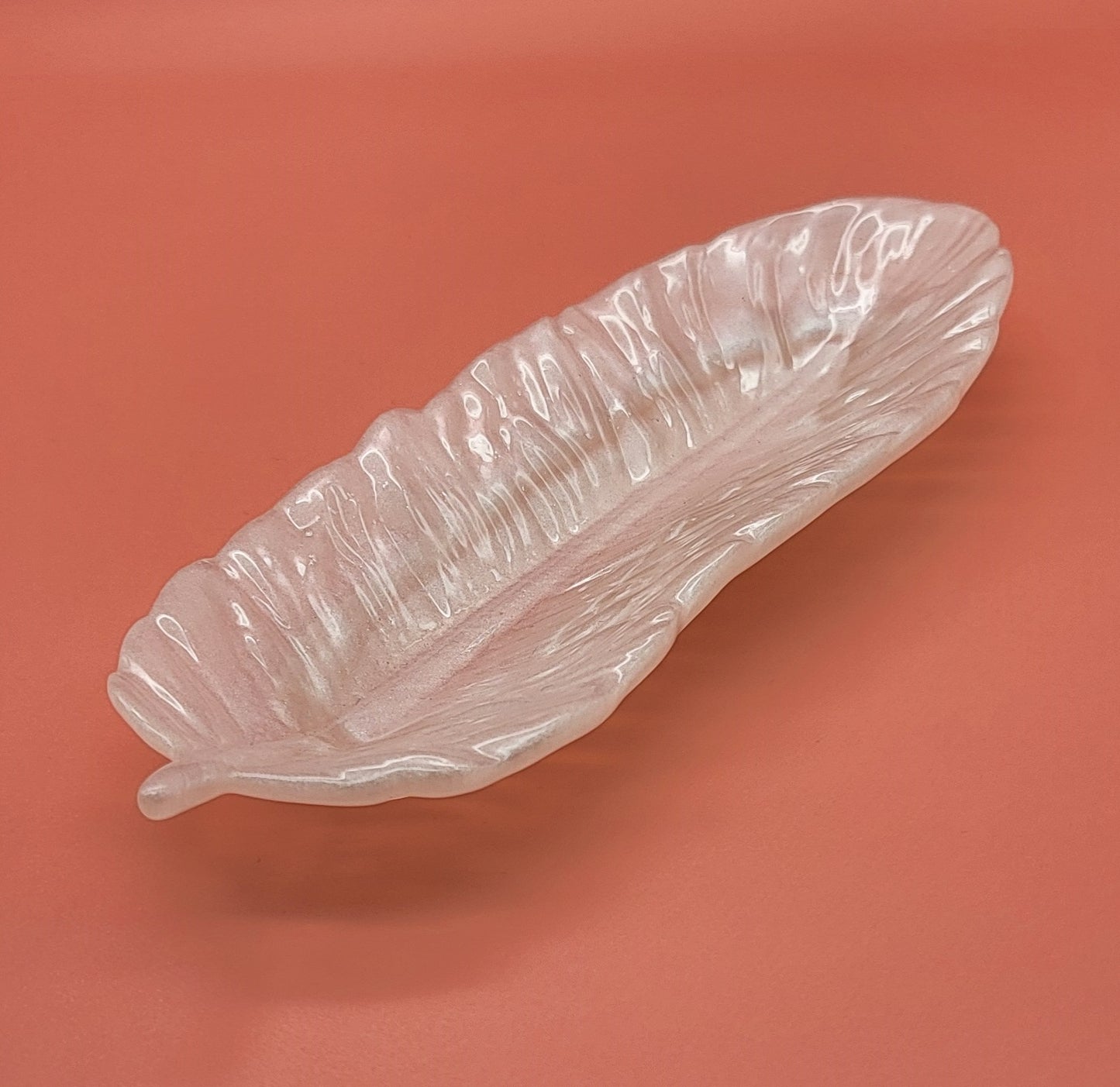 DÉCORATION 3D GRANDE PLUME D’ ANGE VIDE-POCHES EN RÉSINE – ARTISANALE, UNIQUE & ORIGINALE - COULEURS AU CHOIX