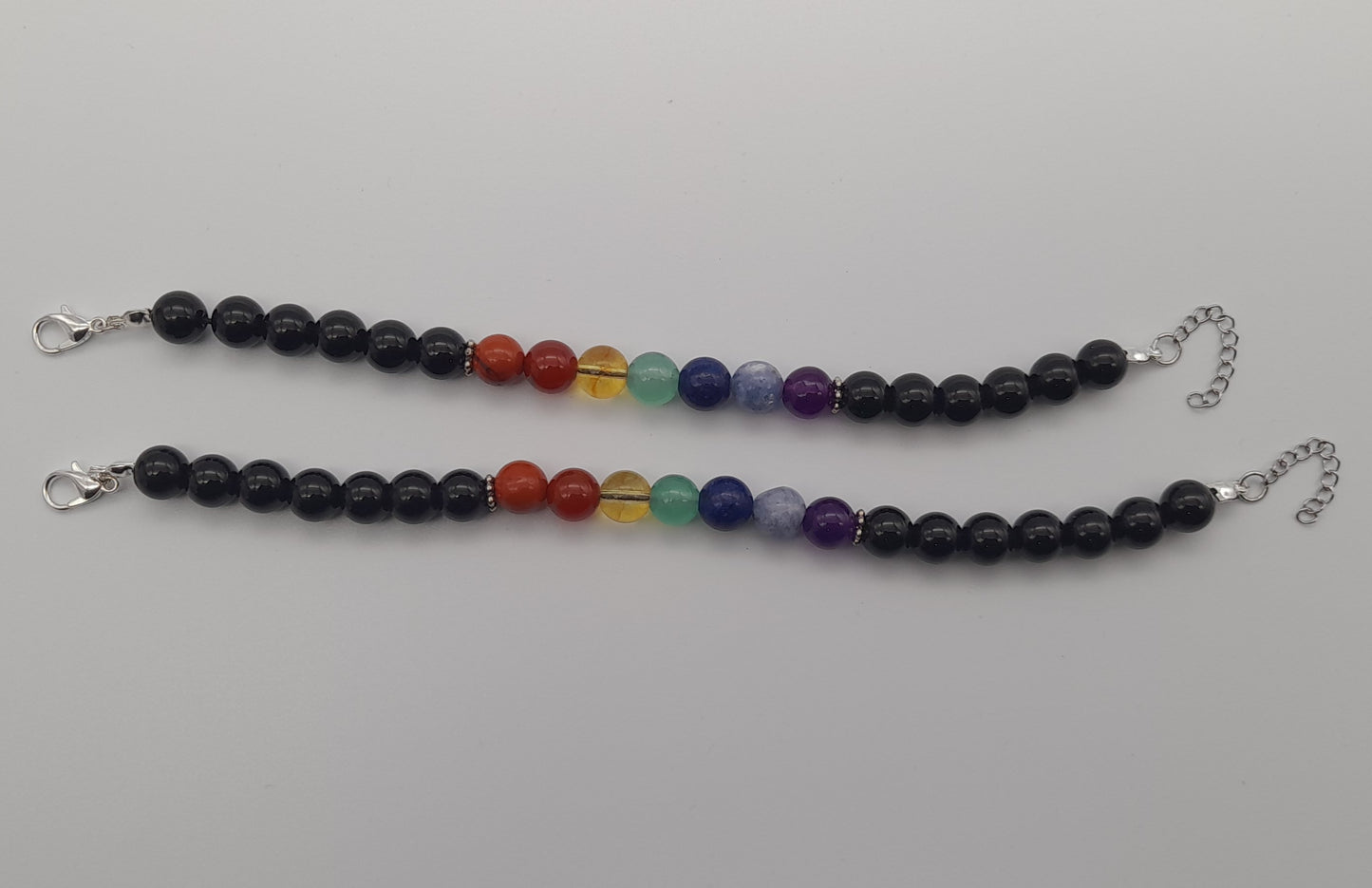 BRACELETS DE PERLES RONDES EN PIERRES ONYX NOIR + 7 CHAKRAS - 2 TAILLES AU CHOIX - BIJOUX ARTISANAUX, UNIQUES & ORIGINAUX