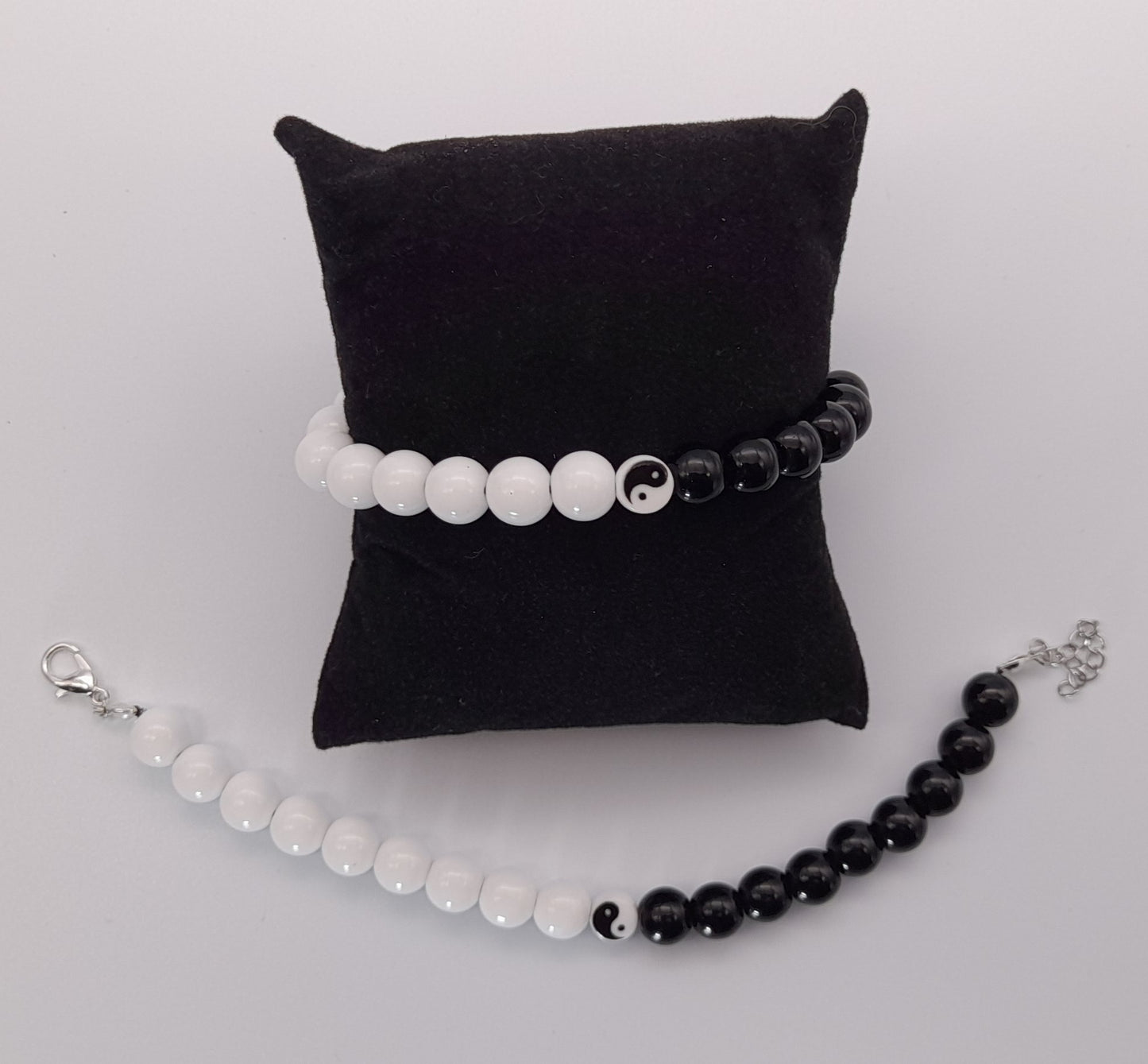 BRACELETS YIN & YANG OU TORTUE EN DUO DE PERLES RONDES EN ONYX NOIR & BLANC - 2 TAILLES AU CHOIX - BIJOUX ARTISANAUX, UNIQUES & ORIGINAUX