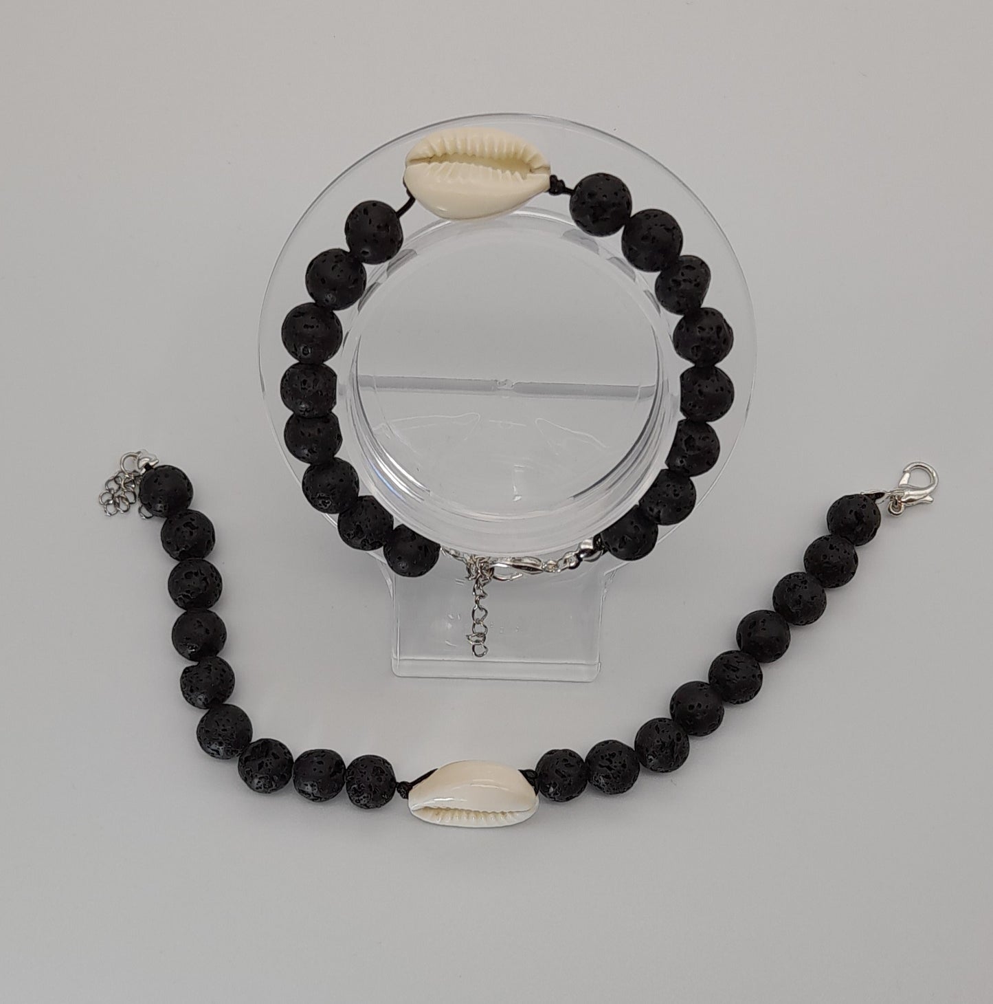 BRACELETS DE PERLES RONDES EN PIERRE DE LAVE + CAURIS (coquillage) - 2 TAILLES AU CHOIX - BIJOUX ARTISANAUX, UNIQUES & ORIGINAUX