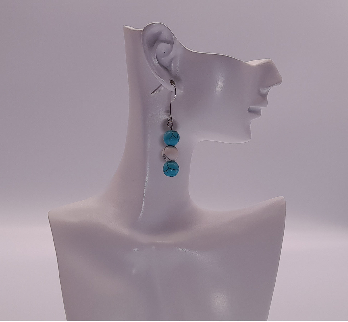 BOUCLES D'OREILLES DUO DE PIERRES HOWLITE - BIJOUX ARTISANAUX, UNIQUES & ORIGINAUX