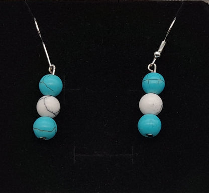 BOUCLES D'OREILLES DUO DE PIERRES HOWLITE - BIJOUX ARTISANAUX, UNIQUES & ORIGINAUX
