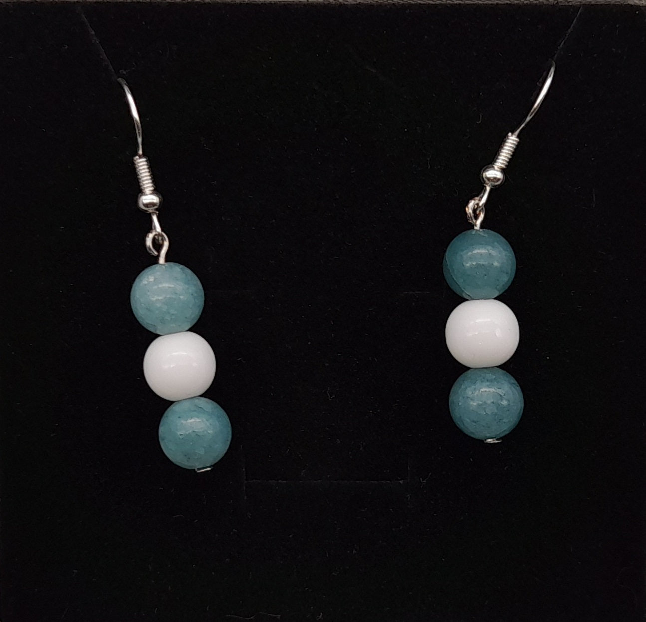 BOUCLES D'OREILLES PERLES RONDES DUO DE PIERRES AIGUE MARINE + ONYX BLANC - BIJOUX ARTISANAUX, UNIQUES & ORIGINAUX