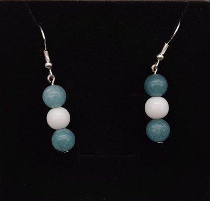 BOUCLES D'OREILLES PERLES RONDES DUO DE PIERRES AIGUE MARINE + ONYX BLANC - BIJOUX ARTISANAUX, UNIQUES & ORIGINAUX