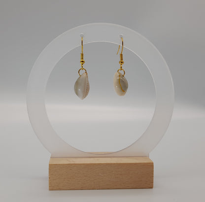 BOUCLES D'OREILLES + COQUILLAGES (CAURIS) - BIJOUX FANTAISIES UNIQUES, ORIGINAUX & ARTISANAUX