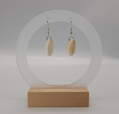 BOUCLES D'OREILLES + COQUILLAGES (CAURIS) - BIJOUX FANTAISIES UNIQUES, ORIGINAUX & ARTISANAUX