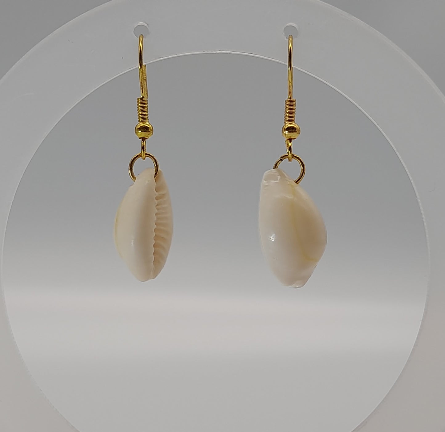 BOUCLES D'OREILLES + COQUILLAGES (CAURIS) - BIJOUX FANTAISIES UNIQUES, ORIGINAUX & ARTISANAUX