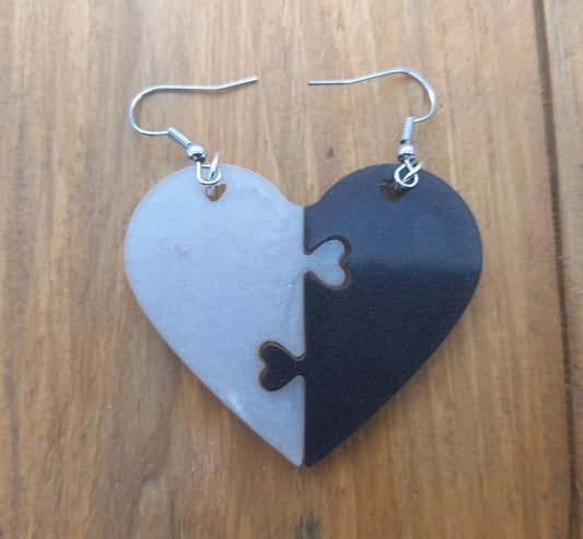 GRANDES BOUCLES D'OREILLES EN DUO " 3 COEURS EN PUZZLE YIN YANG " EN RÉSINE - BIJOUX FANTAISIES ARTISANAUX, UNIQUES & ORIGINAUX