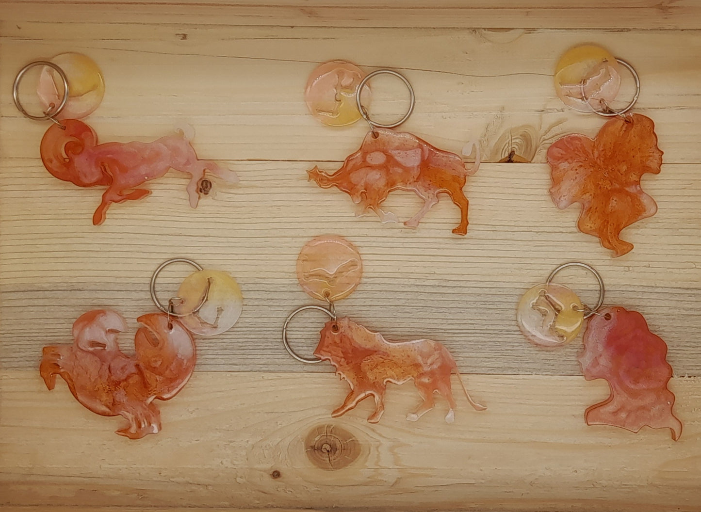 PORTES CLÉS " ROUGE ORANGÉ OR " SIGNES ASTROLOGIQUES + JETONS CONSTELLATIONS BIJOU DE SAC - ORIGINAL et ARTISANAL