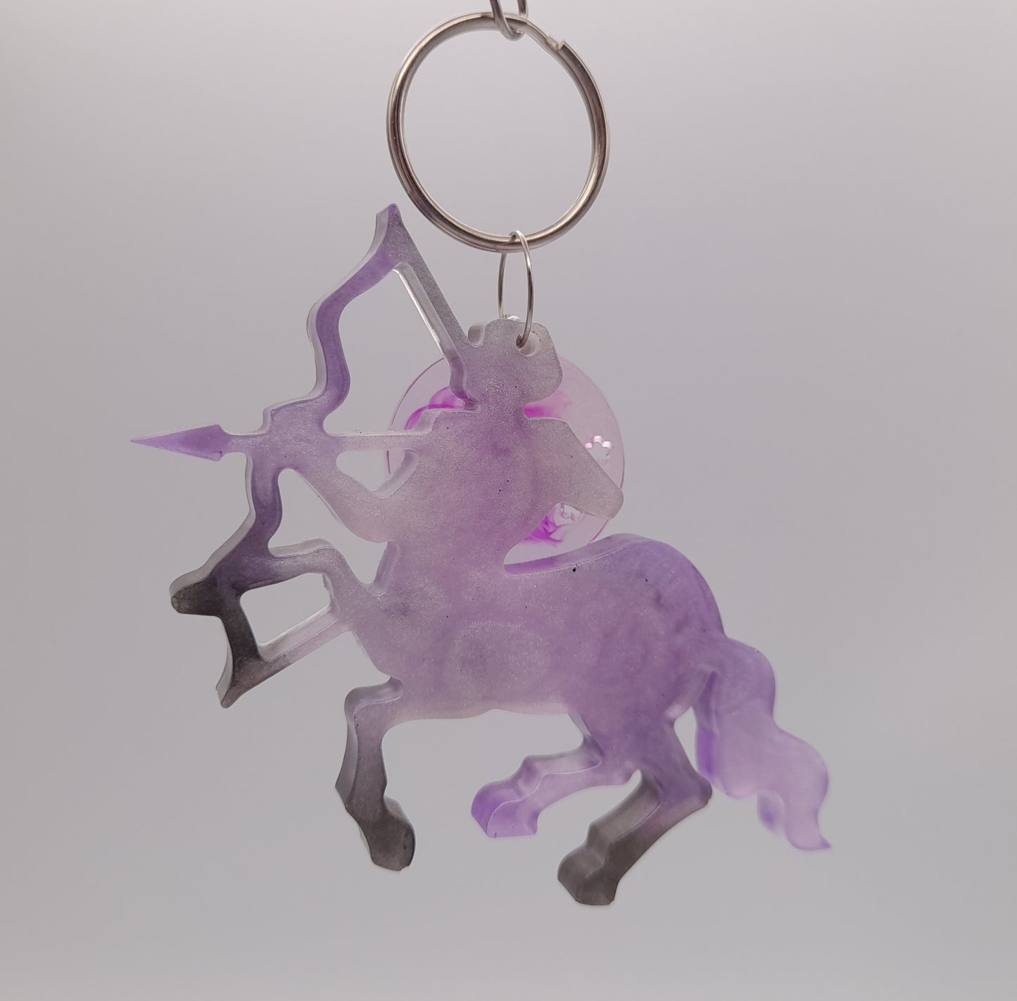 PORTES CLÉS " VIOLETS NOIRS " SIGNES ASTROLOGIQUES DU ZODIAQUE + CONSTELLATIONS - BIJOUX DE SAC FANTAISIES ORIGINAUX, UNIQUES & ARTISANAUX