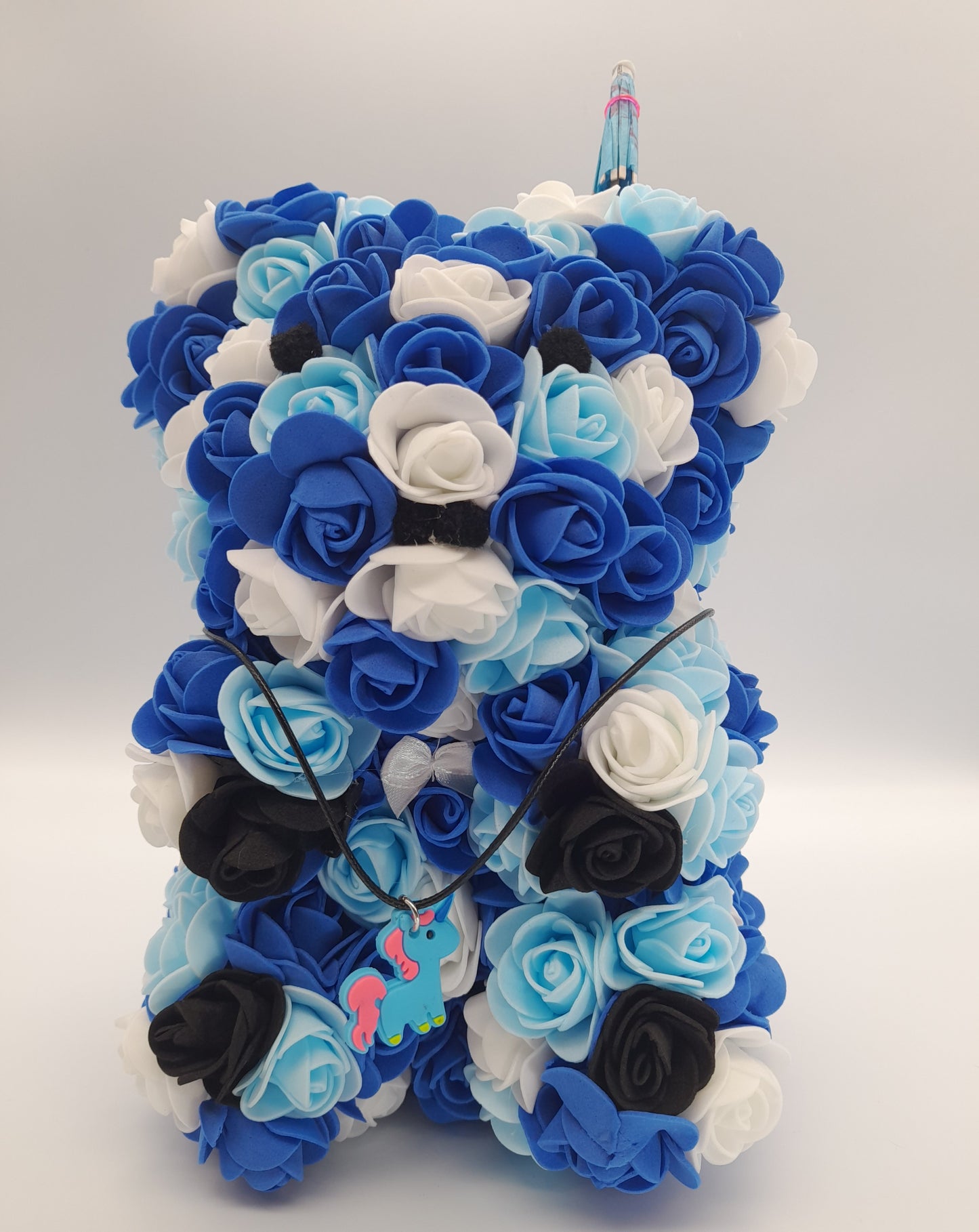 DÉCORATION " 2 EN 1 " OURSON BLEU ET BLANC EN 3D + BIJOU FANTAISIE - UNIQUE, ORIGINAL & ARTISANAL