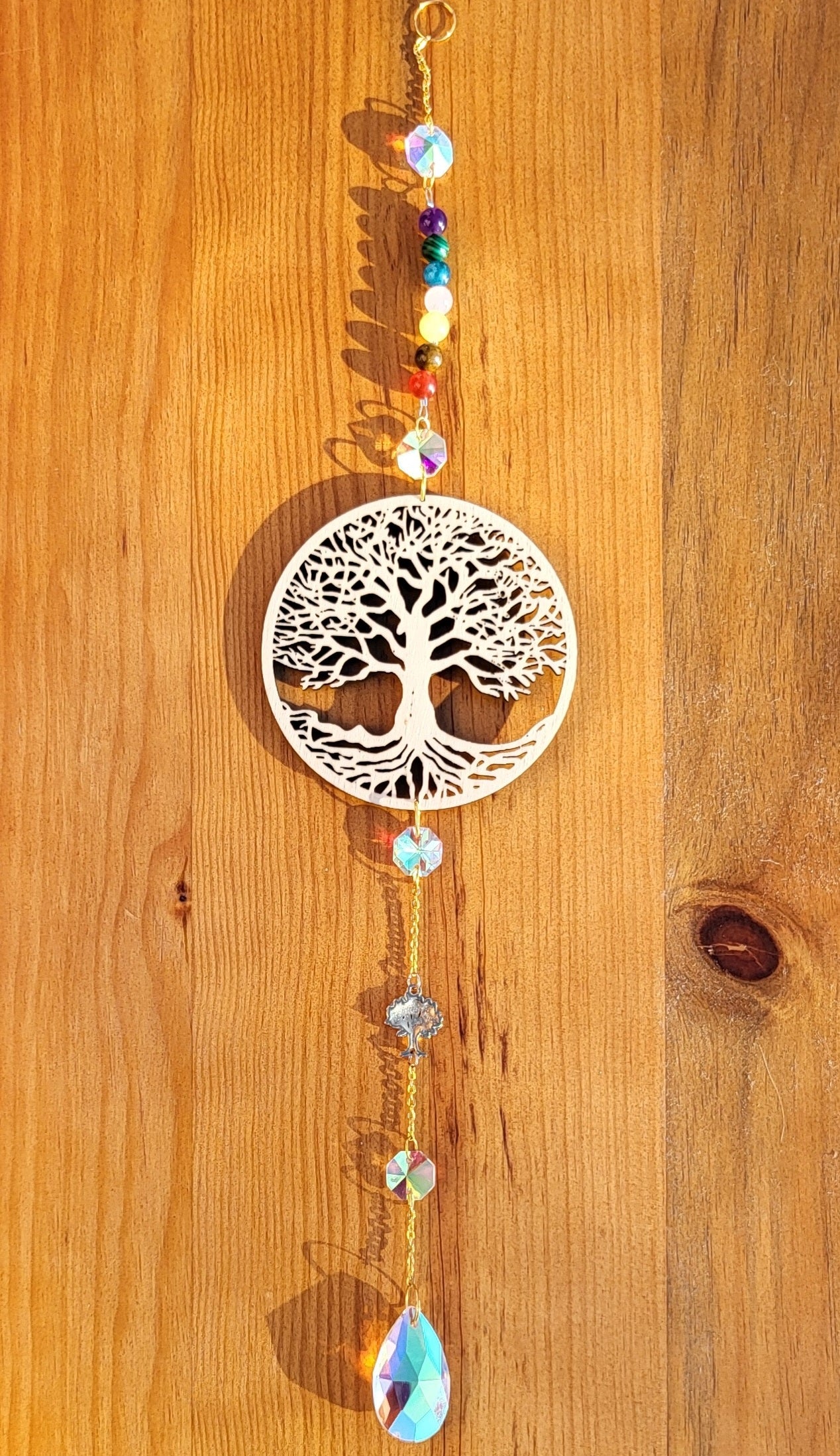 DÉCORATION SUNCATCHER 7 CHAKRAS EN PIERRES + ARBRE de VIE EN BOIS - ATTRAPE SOLEIL UNIQUE, ARTISANAL & ORIGINAL