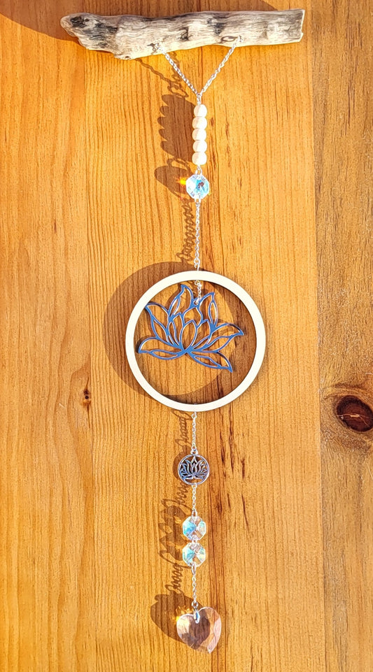 DÉCORATION SUNCATCHER BOIS FLOTTÉ + LOTUS EN MÉTAL N°1 - ATTRAPE SOLEIL UNIQUE, ARTISANAL & ORIGINAL