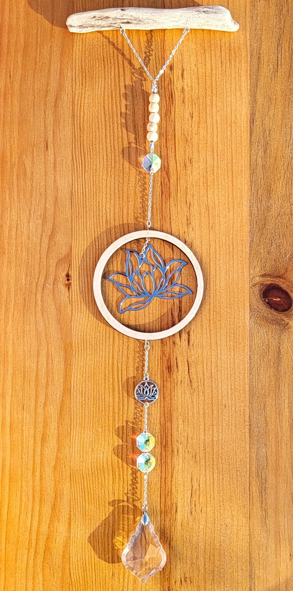 DÉCORATION SUNCATCHER BOIS FLOTTÉ + LOTUS EN MÉTAL N°2 - ATTRAPE SOLEIL UNIQUE, ARTISANAL & ORIGINAL