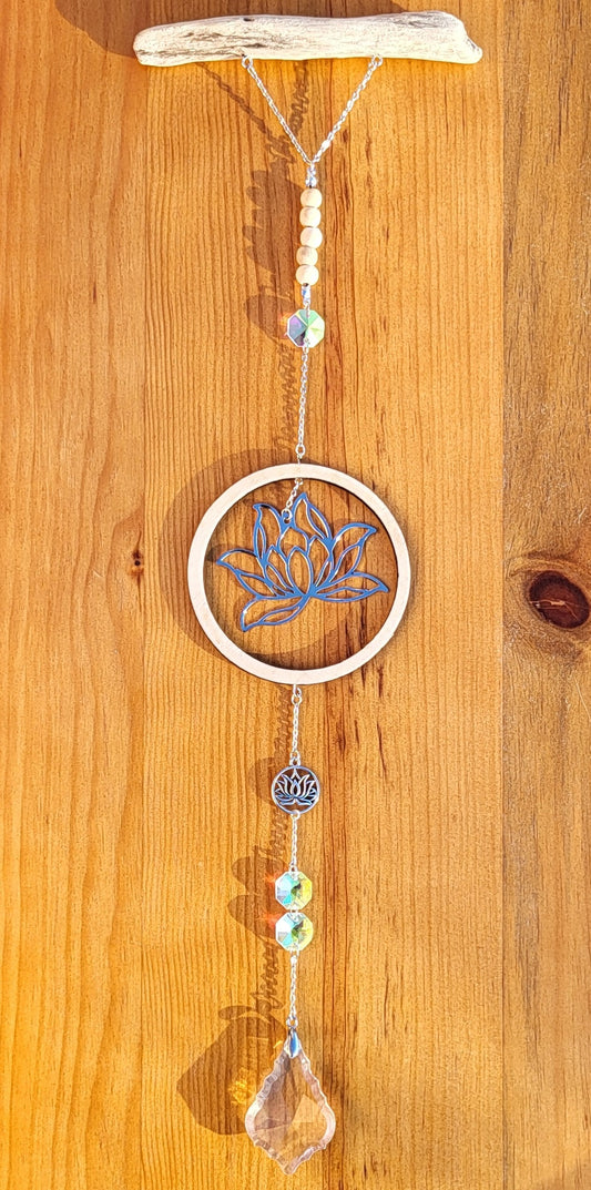 DÉCORATION SUNCATCHER BOIS FLOTTÉ + LOTUS EN MÉTAL N°2 - ATTRAPE SOLEIL UNIQUE, ARTISANAL & ORIGINAL
