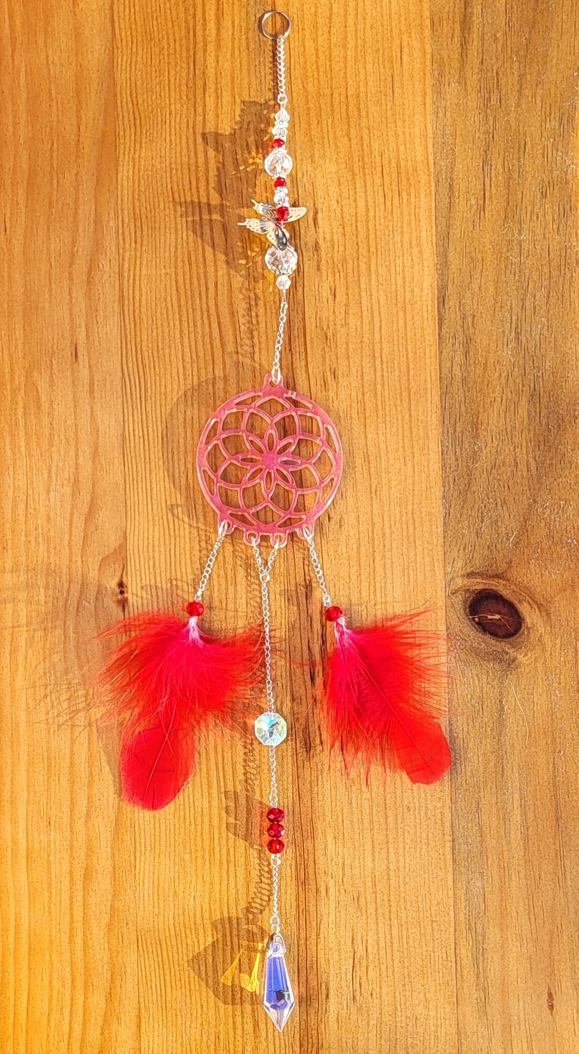DÉCORATION " 2 EN 1 "  DREAMCATCHER + SUNCATCHER TONS ROUGES + PAPILLON - (ATTRAPE-RÊVES avec un ATTRAPE SOLEIL) UNIQUE, ARTISANAL & ORIGINAL