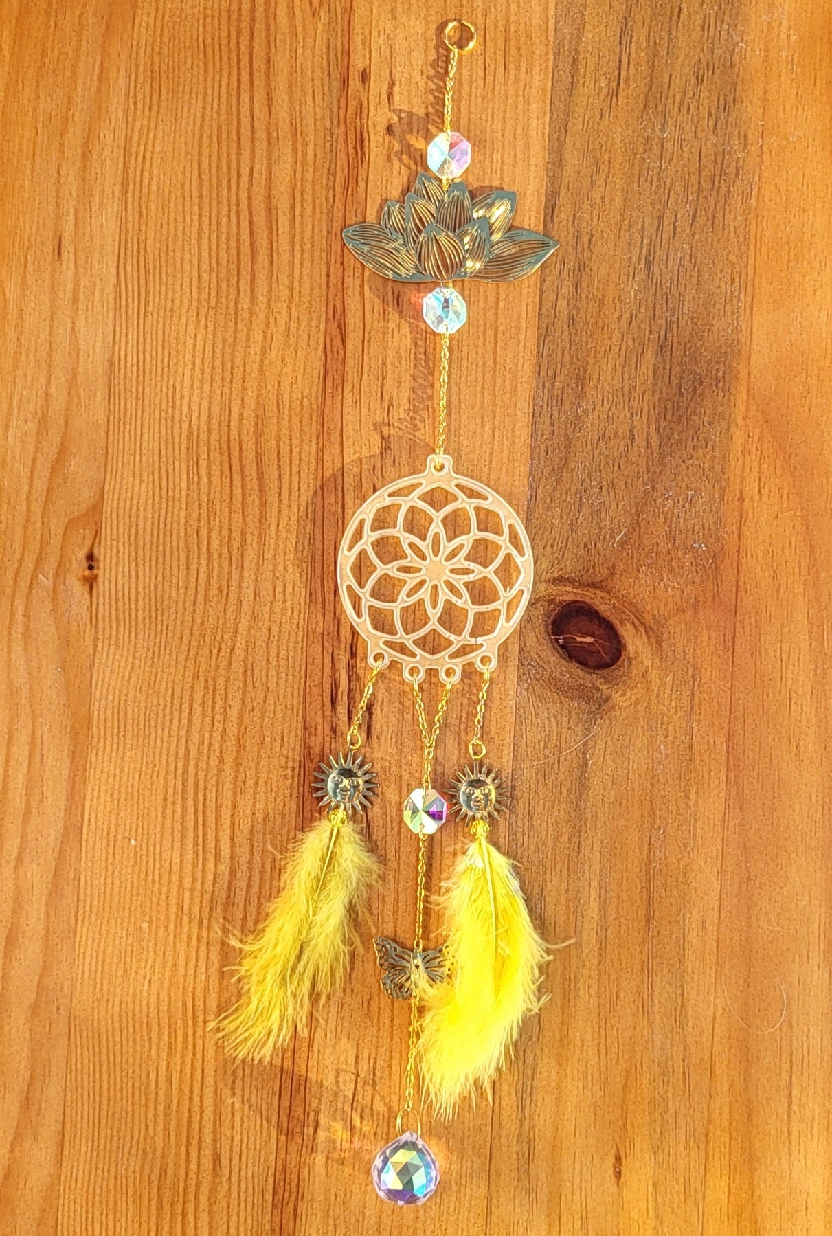 DÉCORATION " 2 EN 1 "  DREAMCATCHER + SUNCATCHER TONS DORÉS JAUNES + LOTUS + SOLEILS + PAPILLON - (ATTRAPE-RÊVES avec un ATTRAPE SOLEIL) UNIQUE, ARTISANAL & ORIGINAL