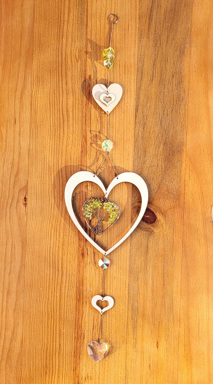 DÉCORATION SUNCATCHER COEUR ARBRE DE VIE EN PIERRE DE PÉRIDOT (vert) + COEURS EN BOIS - ATTRAPE SOLEIL UNIQUE, ARTISANAL & ORIGINAL