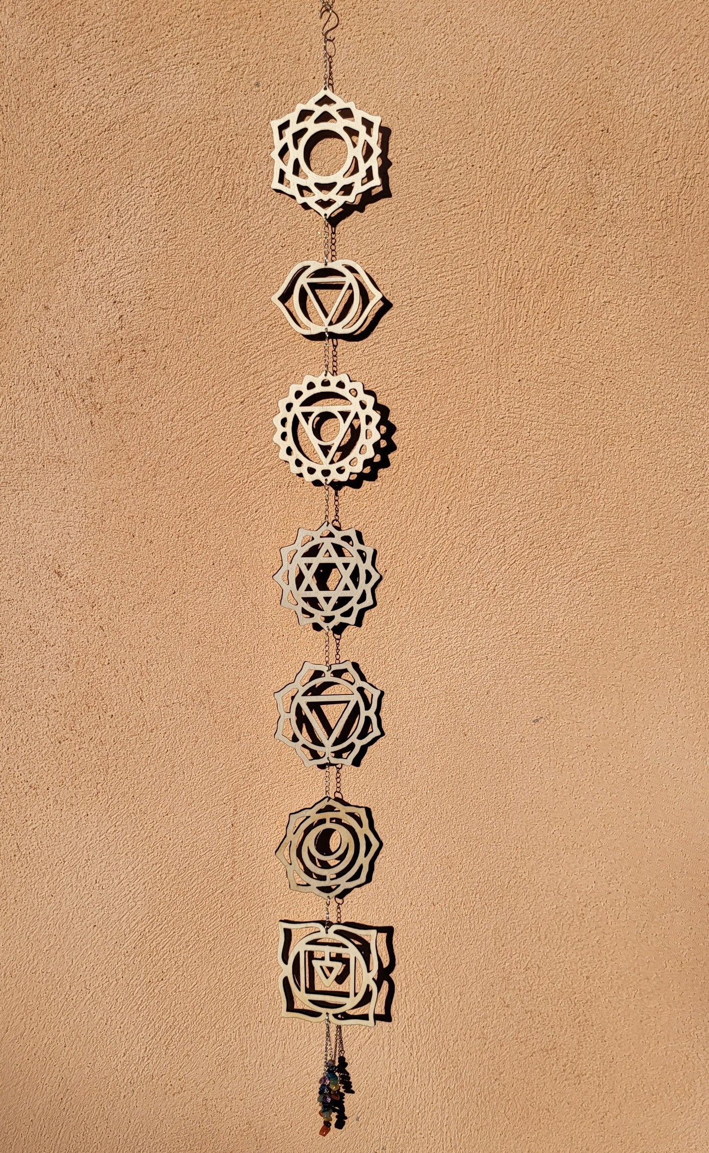 SUSPENSION MURALE 7 CHAKRAS en BOIS + PIERRES - DÉCORATION ZEN ARTISANALE, UNIQUE & ORIGINALE