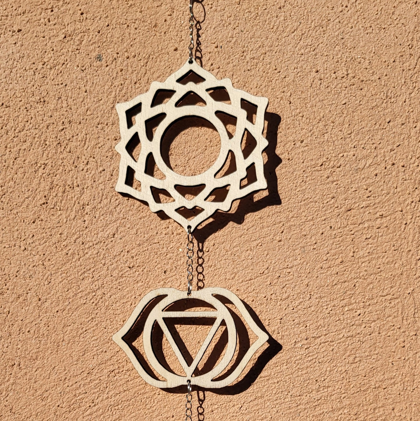 SUSPENSION MURALE 7 CHAKRAS en BOIS + PIERRES - DÉCORATION ZEN ARTISANALE, UNIQUE & ORIGINALE