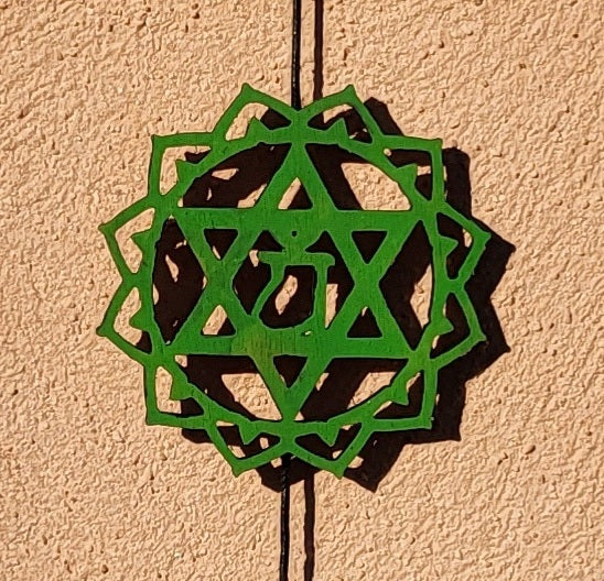 SUSPENSIONS MURALES 7 CHAKRAS + POSITIONS DE YOGA MULTICOLORES EN BOIS - DÉCORATIONS ZEN ARTISANALES, UNIQUES & ORIGINALES