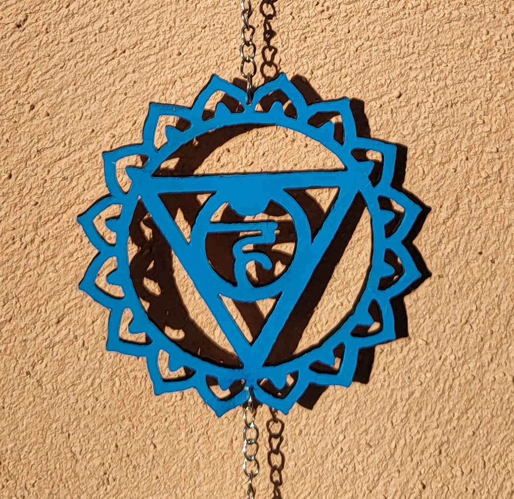 SUSPENSIONS MURALES 7 CHAKRAS + POSITIONS DE YOGA MULTICOLORES EN BOIS - DÉCORATIONS ZEN ARTISANALES, UNIQUES & ORIGINALES