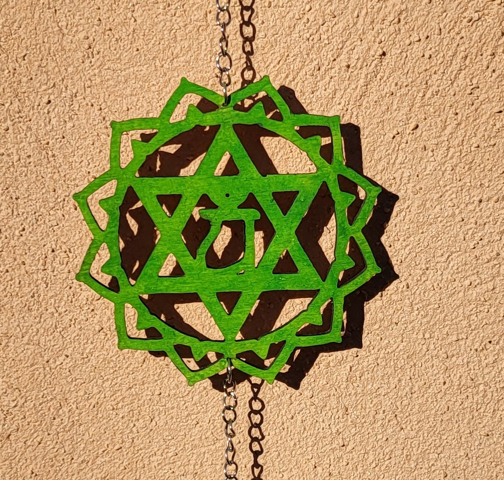 SUSPENSIONS MURALES 7 CHAKRAS + POSITIONS DE YOGA MULTICOLORES EN BOIS - DÉCORATIONS ZEN ARTISANALES, UNIQUES & ORIGINALES