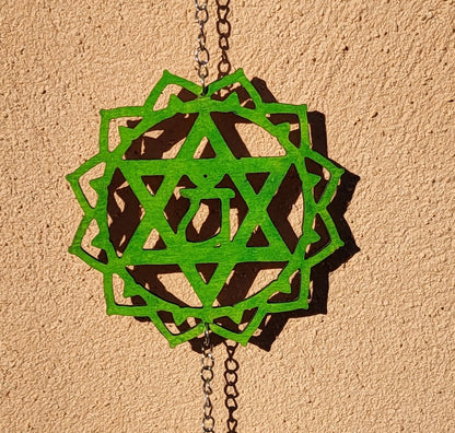 SUSPENSIONS MURALES 7 CHAKRAS + POSITIONS DE YOGA MULTICOLORES EN BOIS - DÉCORATIONS ZEN ARTISANALES, UNIQUES & ORIGINALES