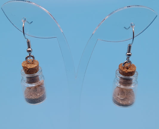 BOUCLES D'OREILLES MINI BOUTEILLES EN VERRE + SABLE & COQUILLAGES - BIJOUX FANTAISIES ORIGINAUX, UNIQUES & ARTISANAUX