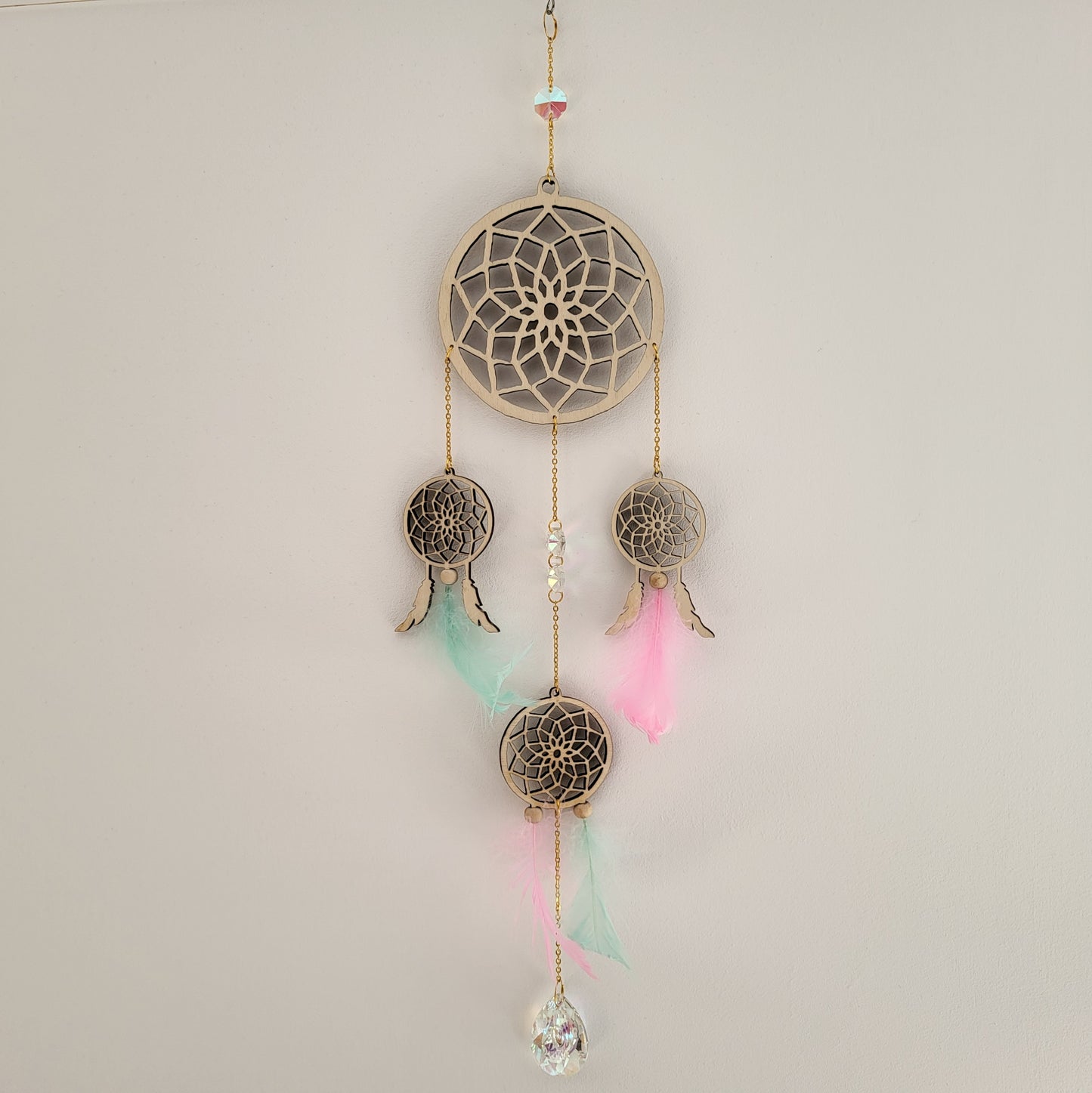 DÉCORATION " 2 EN 1 "  DREAMCATCHERS EN BOIS + SUNCATCHER TONS BLEUS ET ROSES - (ATTRAPE-RÊVES avec un ATTRAPE SOLEIL) UNIQUE, ARTISANAL & ORIGINAL