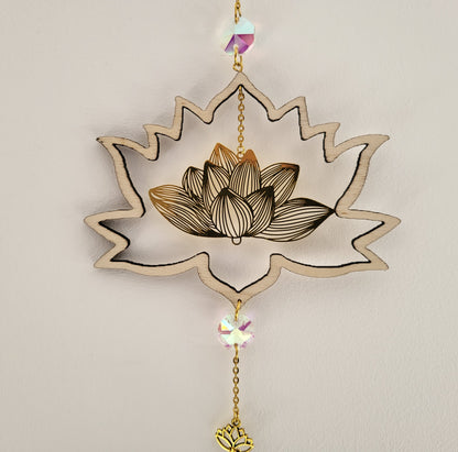DÉCORATION SUNCATCHER EN BOIS + LOTUS EN MÉTAL DORÉ - ATTRAPE SOLEIL UNIQUE, ARTISANAL & ORIGINAL
