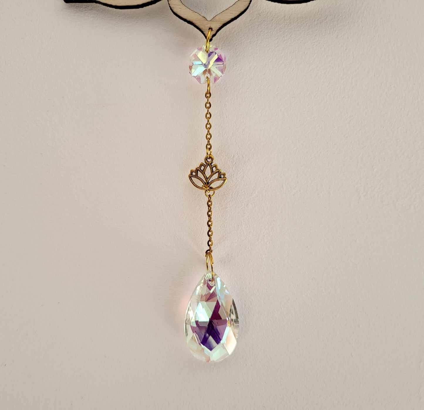 DÉCORATION SUNCATCHER EN BOIS + LOTUS EN MÉTAL DORÉ - ATTRAPE SOLEIL UNIQUE, ARTISANAL & ORIGINAL