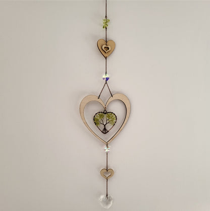 DÉCORATION SUNCATCHER COEUR ARBRE DE VIE EN PIERRE DE PÉRIDOT (vert) + COEURS EN BOIS - ATTRAPE SOLEIL UNIQUE, ARTISANAL & ORIGINAL