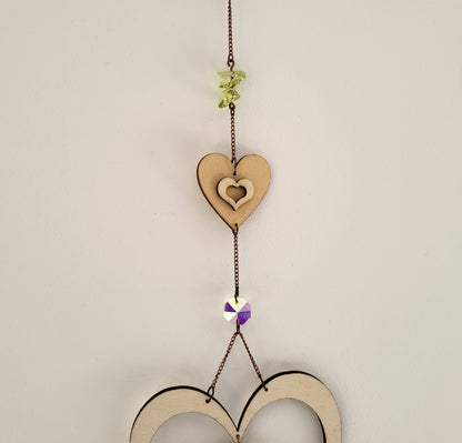 DÉCORATION SUNCATCHER COEUR ARBRE DE VIE EN PIERRE DE PÉRIDOT (vert) + COEURS EN BOIS - ATTRAPE SOLEIL UNIQUE, ARTISANAL & ORIGINAL