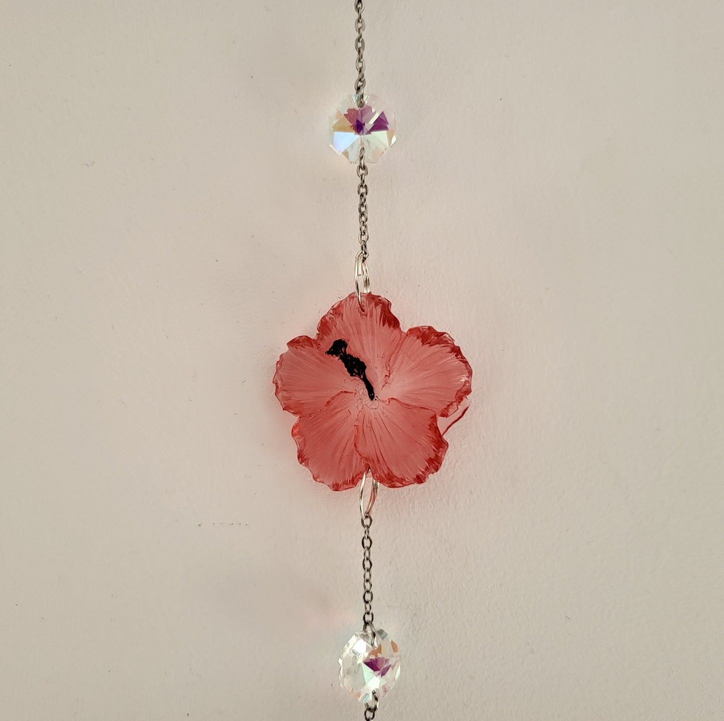 DÉCORATION " 2 EN 1 "  DREAMCATCHER + SUNCATCHER TONS ROUGES + FLEUR HIBISCUS - (ATTRAPE-RÊVES avec un ATTRAPE SOLEIL) UNIQUE, ARTISANAL & ORIGINAL