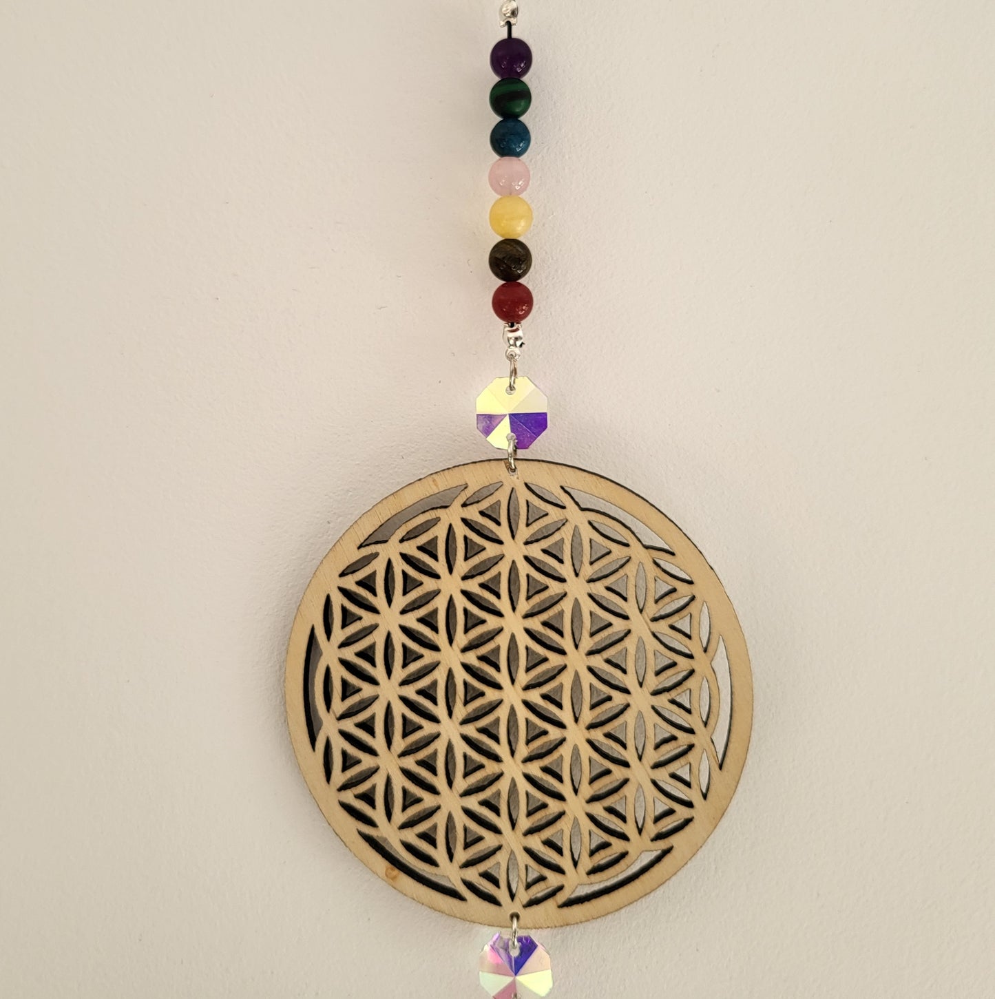 DÉCORATION SUNCATCHER 7 CHAKRAS EN PIERRES & FLEUR de VIE EN BOIS + MARGUERITE - ATTRAPE SOLEIL UNIQUE, ARTISANAL & ORIGINAL